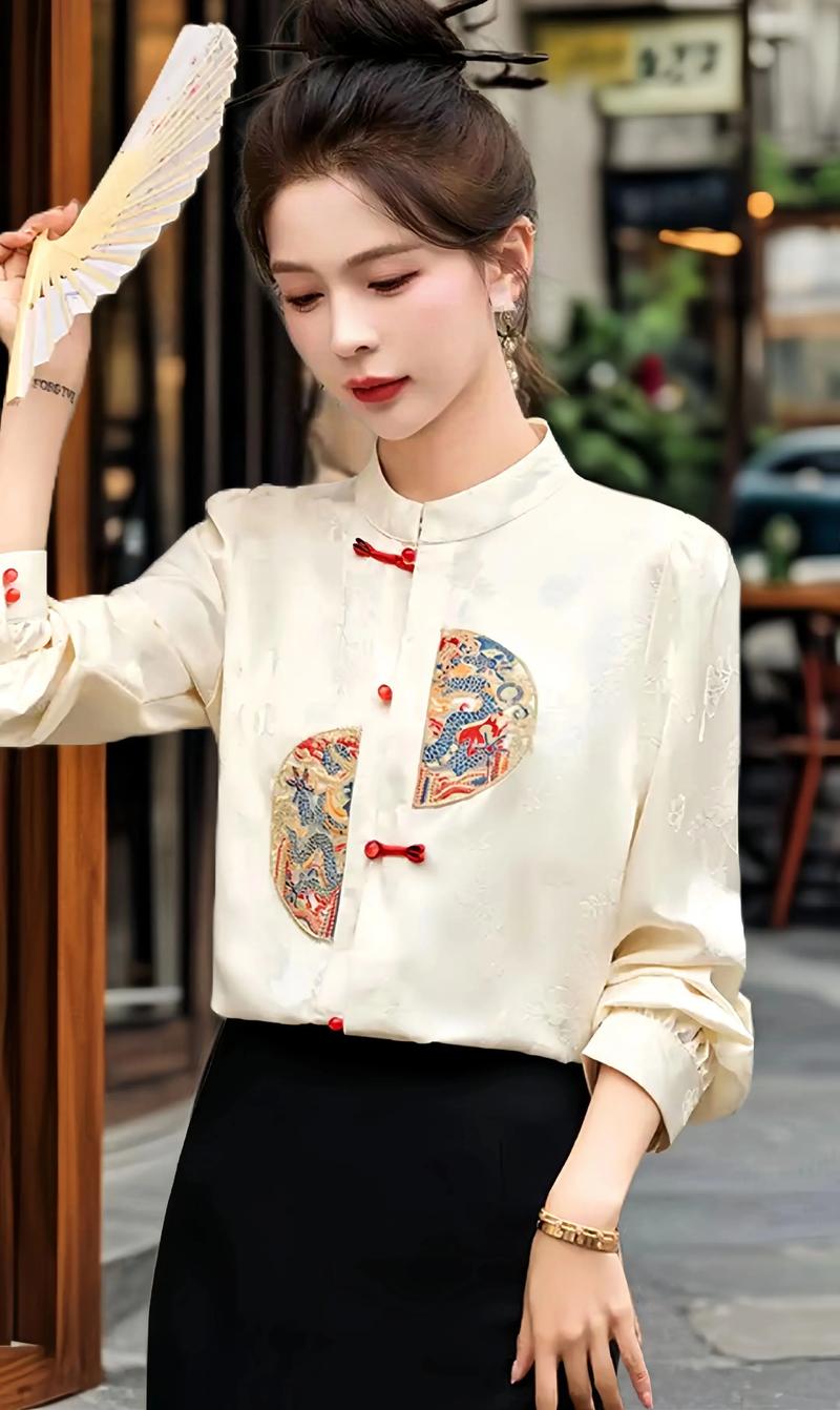 服装刺绣艺术与现代时尚的完美融合